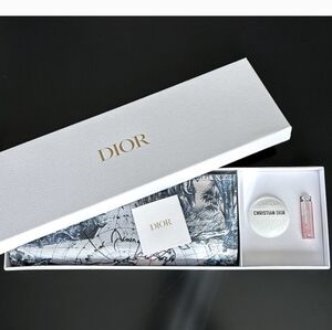 NIB DIOR VIP HOLIDAY Boxed Platinum Gift Set Large Tote + Le Baume + Lip Glow.